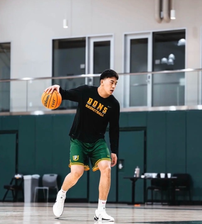 解说:王俊杰将是中国男篮锋线未来多年自主进攻最可靠的人选 解说:王俊杰将是中国男篮锋线未来多年自主进攻最可靠的人选