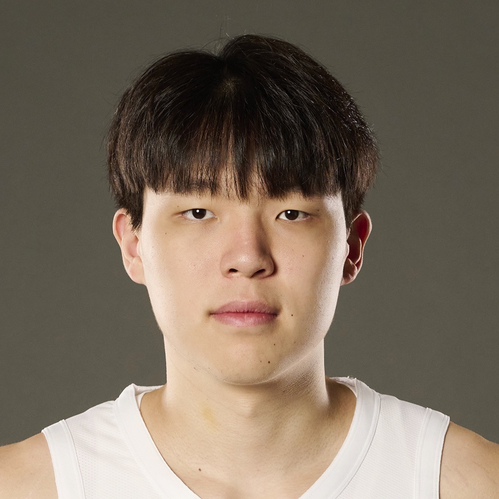 球队主持人：杨瀚森今天让人眼前一亮 不过有时他显得脱节和疲惫